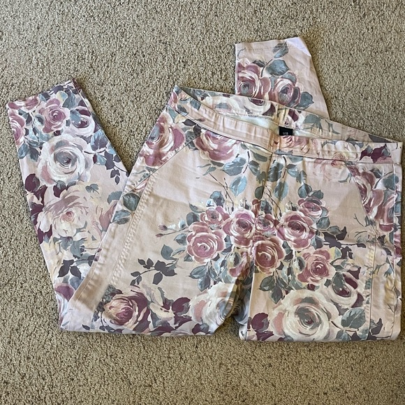 HUE Pants - HUE Floral Skinny Leg Pull on pants!  Size XL